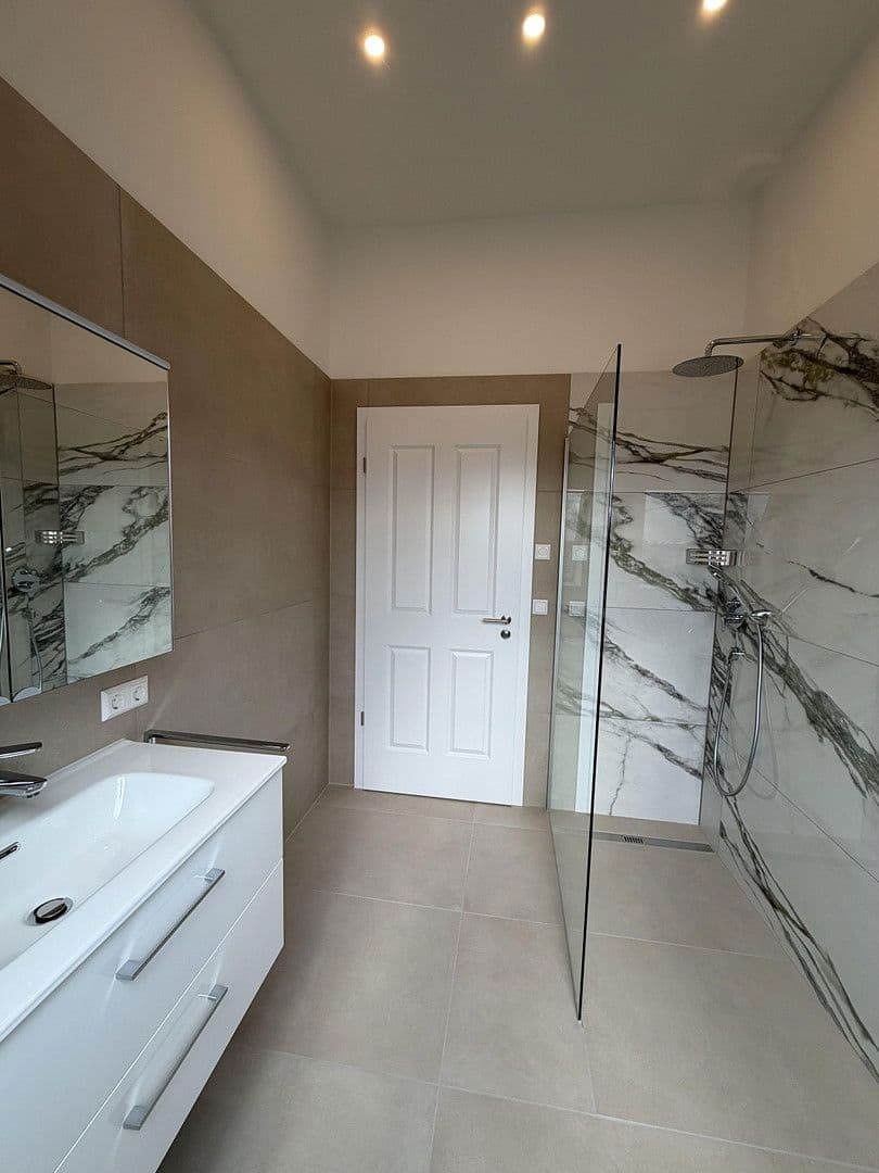 Prenájom bytu 3-izbový 70 m², Ebersstraße 58, Berlin, Berlín Prenájom bytu 3-izbový 70 m², Ebersstraße 58, Berlin, Berlín