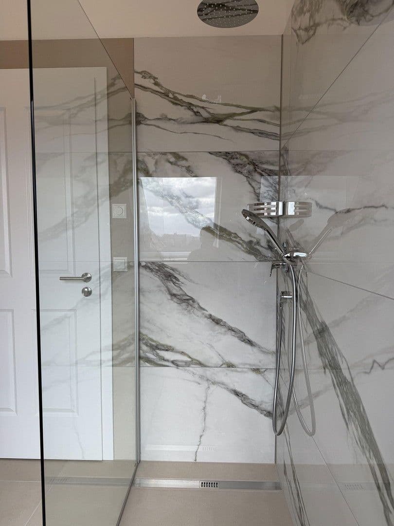 Prenájom bytu 3-izbový 70 m², Ebersstraße 58, Berlin, Berlín Prenájom bytu 3-izbový 70 m², Ebersstraße 58, Berlin, Berlín