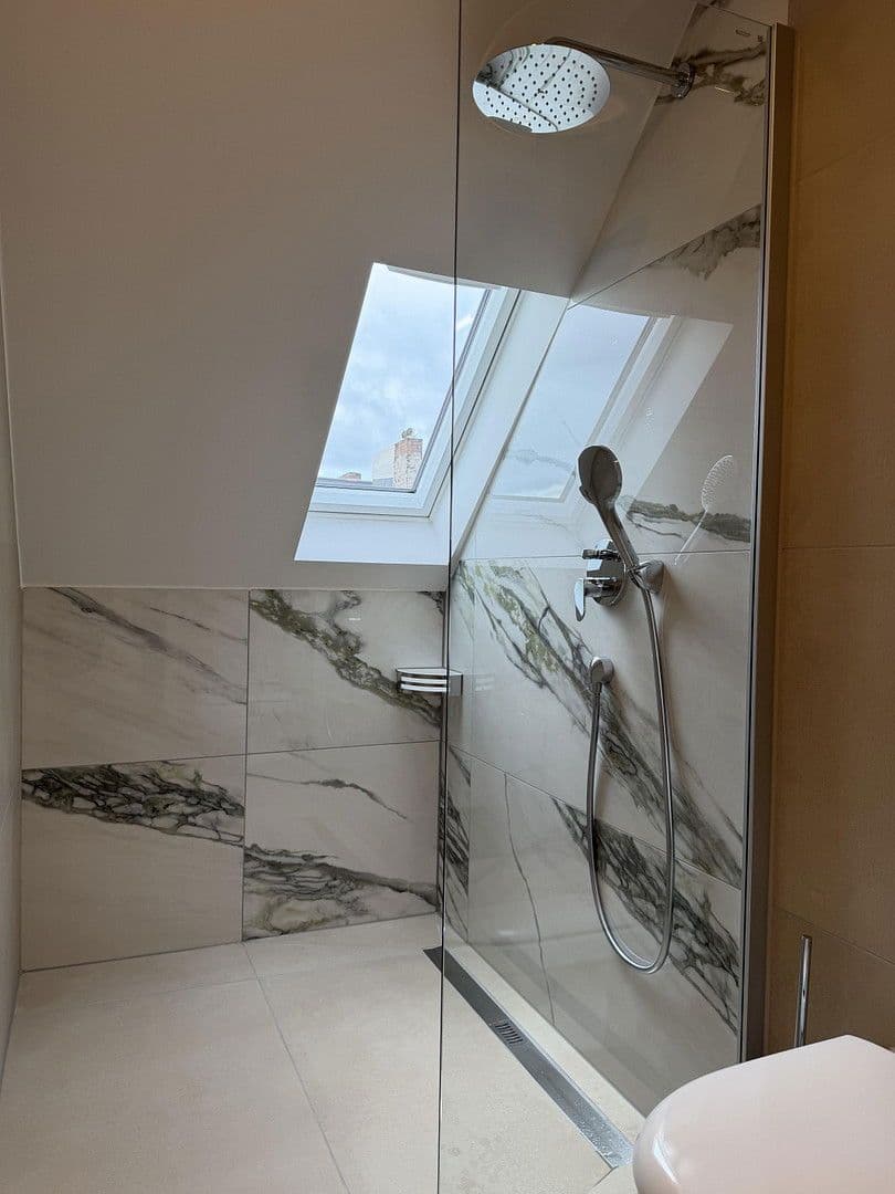 Prenájom bytu 3-izbový 75 m², Ebersstraße 58, Berlin, Berlín Prenájom bytu 3-izbový 75 m², Ebersstraße 58, Berlin, Berlín