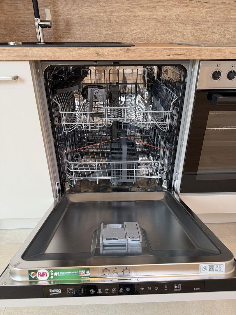 Prenájom bytu 3-izbový 75 m², Ebersstraße 58, Berlin, Berlín Prenájom bytu 3-izbový 75 m², Ebersstraße 58, Berlin, Berlín