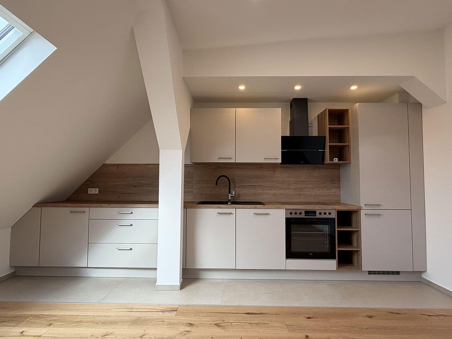 Prenájom bytu 3-izbový 75 m², Ebersstraße 58, Berlin, Berlín Prenájom bytu 3-izbový 75 m², Ebersstraße 58, Berlin, Berlín