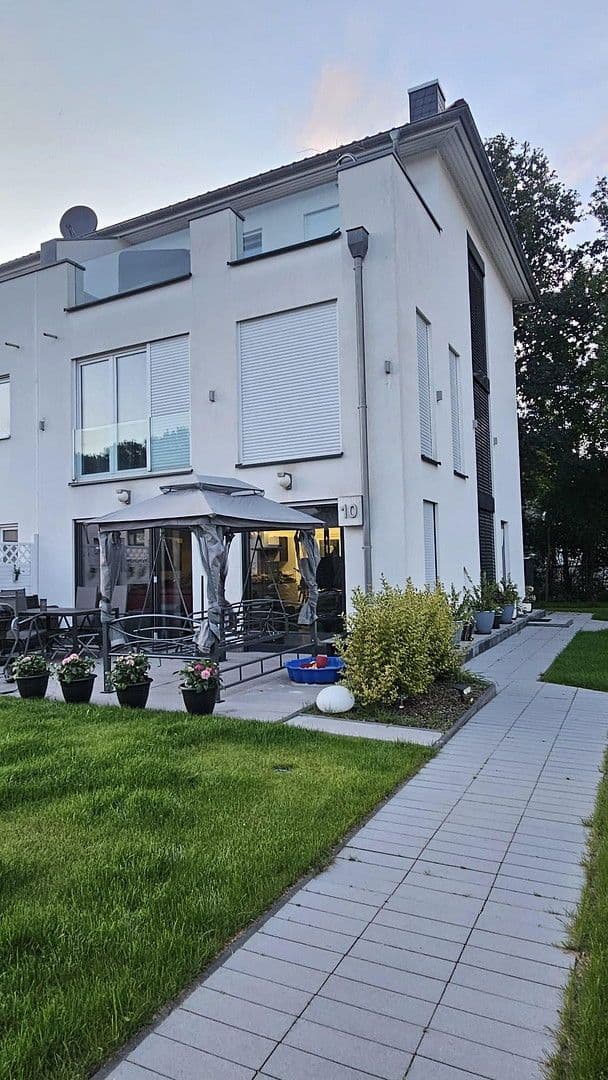 Predaj domu 163 m², pozemek 399 m², Hamburg, Hamburg Predaj domu 163 m², pozemek 399 m², Hamburg, Hamburg