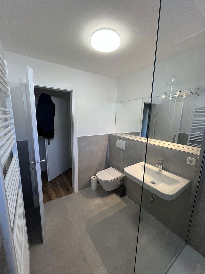 Prenájom bytu 1-izbový 33 m², Kölner Landstraße, Düsseldorf, Severné Porýnie - Westfálsko Prenájom bytu 1-izbový 33 m², Kölner Landstraße, Düsseldorf, Severné Porýnie - Westfálsko