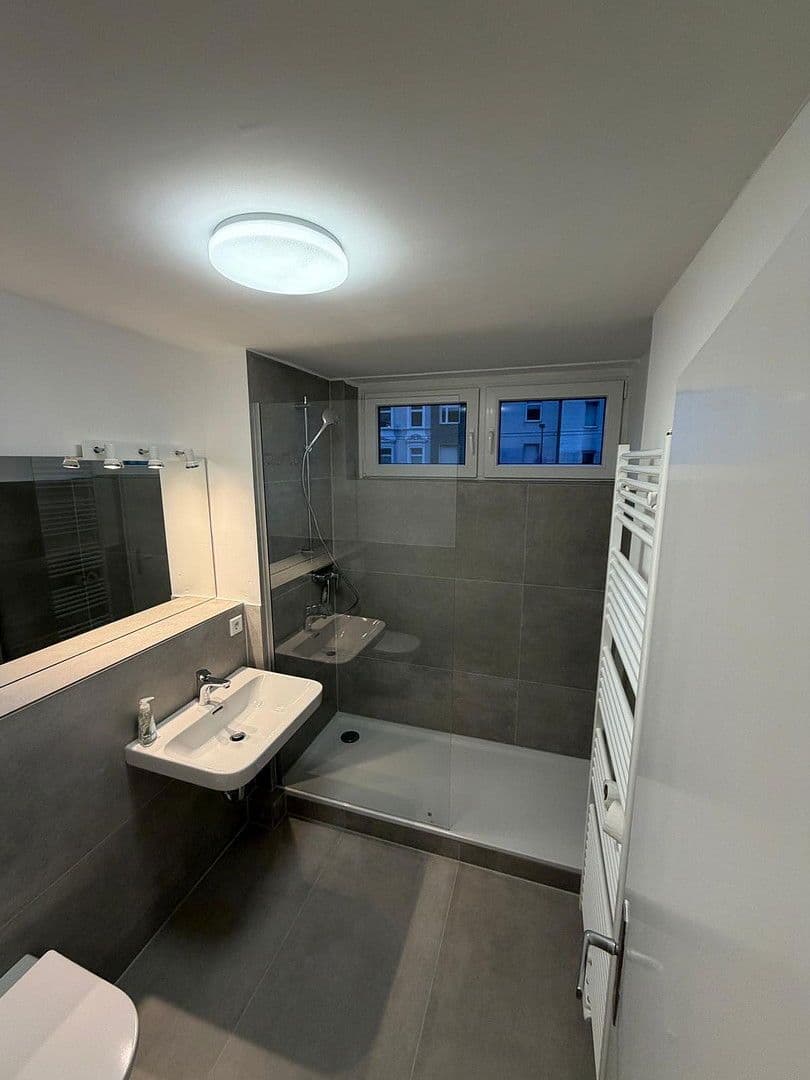 Prenájom bytu 1-izbový 33 m², Kölner Landstraße, Düsseldorf, Severné Porýnie - Westfálsko Prenájom bytu 1-izbový 33 m², Kölner Landstraße, Düsseldorf, Severné Porýnie - Westfálsko