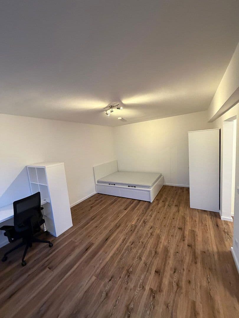 Prenájom bytu 1-izbový 33 m², Kölner Landstraße, Düsseldorf, Severné Porýnie - Westfálsko Prenájom bytu 1-izbový 33 m², Kölner Landstraße, Düsseldorf, Severné Porýnie - Westfálsko