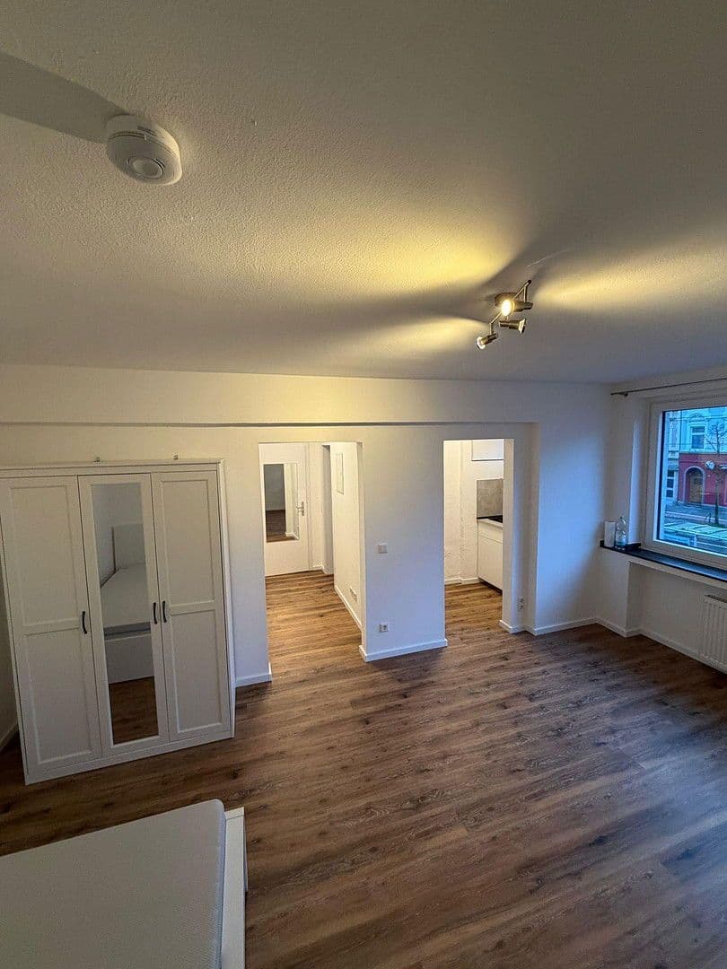 Prenájom bytu 1-izbový 33 m², Kölner Landstraße, Düsseldorf, Severné Porýnie - Westfálsko Prenájom bytu 1-izbový 33 m², Kölner Landstraße, Düsseldorf, Severné Porýnie - Westfálsko