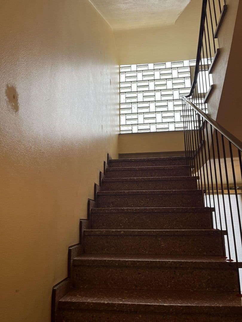 Prenájom bytu 1-izbový 33 m², Kölner Landstraße, Düsseldorf, Severné Porýnie - Westfálsko Prenájom bytu 1-izbový 33 m², Kölner Landstraße, Düsseldorf, Severné Porýnie - Westfálsko