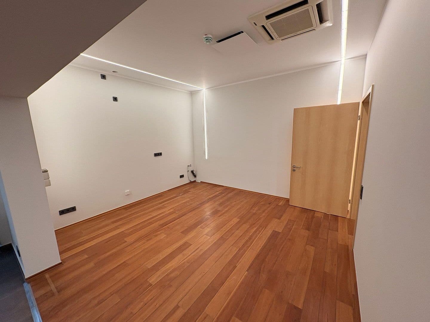 Prenájom bytu 2-izbový 80 m², Oppenheim, Porýnie-Falcko Prenájom bytu 2-izbový 80 m², Oppenheim, Porýnie-Falcko