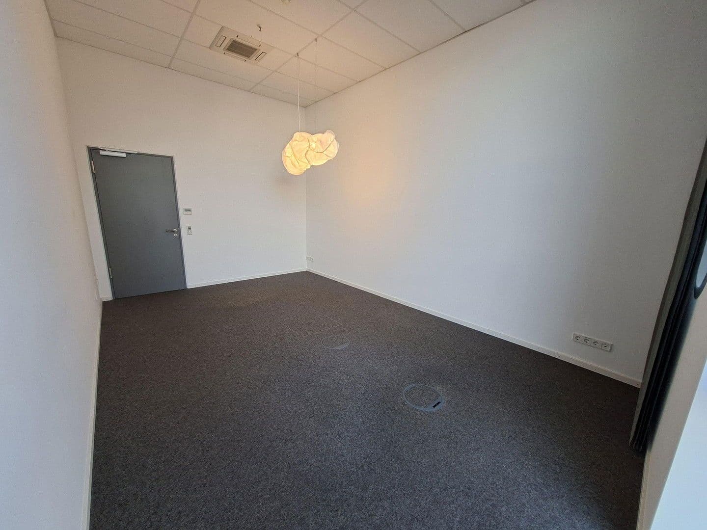 Prenájom kancelárie 371 m², Weil am Rhein, Bádensko-Wurttembersko Prenájom kancelárie 371 m², Weil am Rhein, Bádensko-Wurttembersko