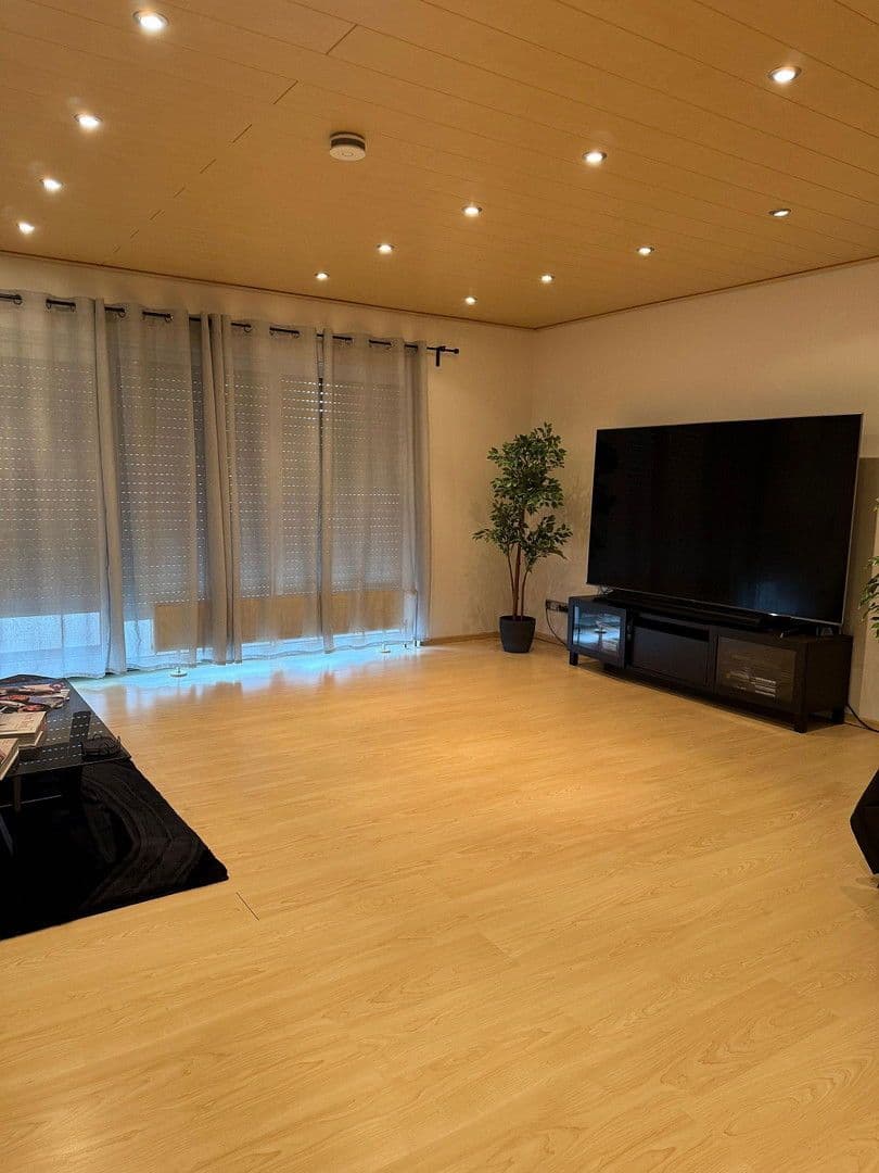 Prenájom bytu 2-izbový 93 m², Raunheim, Hesensko Prenájom bytu 2-izbový 93 m², Raunheim, Hesensko