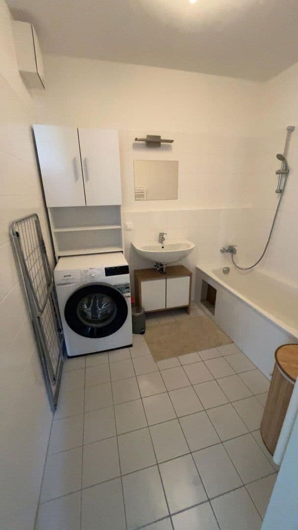 Prenájom bytu 2-izbový 60 m², Seyringerstraße 5, Floridsdorf, Viedeň Prenájom bytu 2-izbový 60 m², Seyringerstraße 5, Floridsdorf, Viedeň