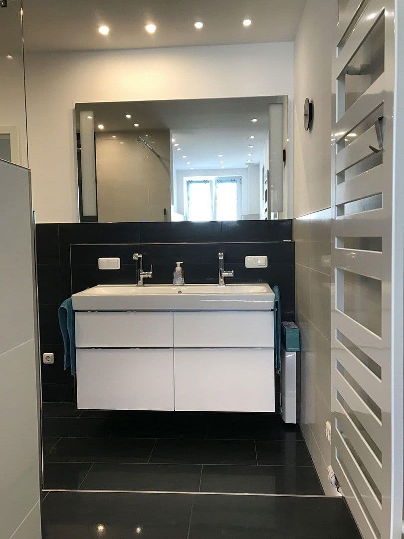 Predaj domu 300 m², pozemek 458 m², Groß-Zimmern, Hesensko Predaj domu 300 m², pozemek 458 m², Groß-Zimmern, Hesensko