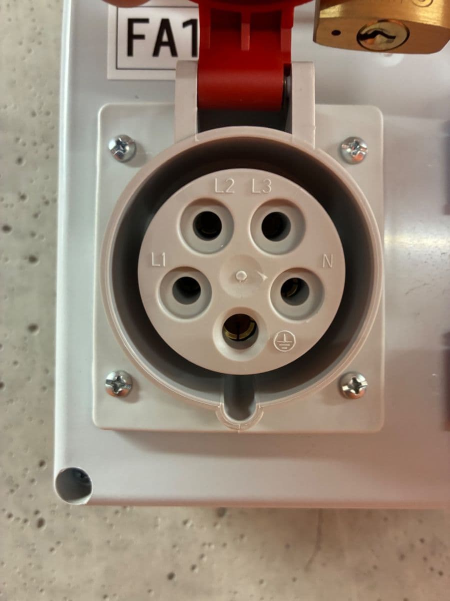 Prenájom garáže 37 m², Zásadská, Praha, Praha Prenájom garáže 37 m², Zásadská, Praha, Praha