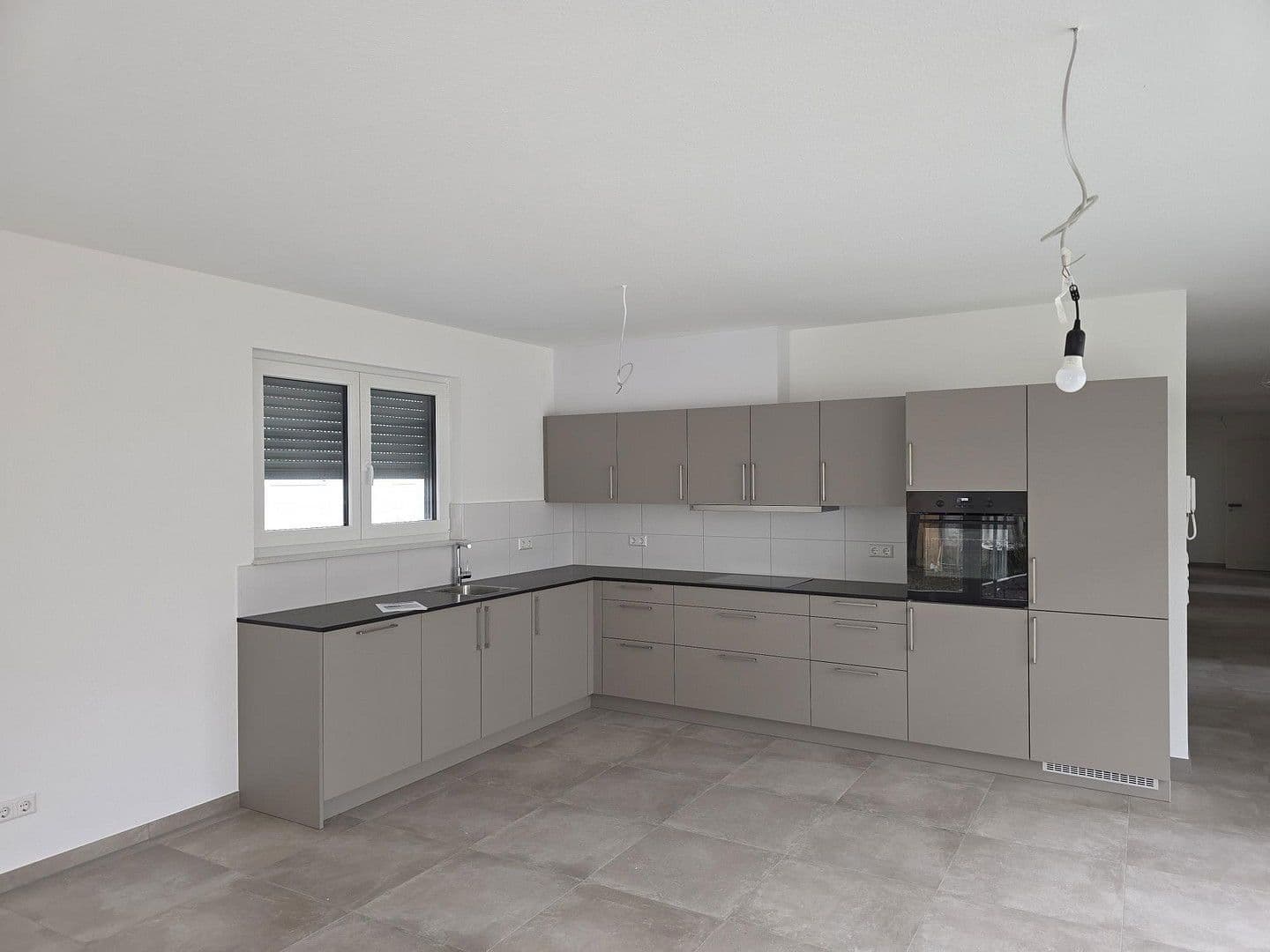 Prenájom bytu 3-izbový 86 m², Eberstadt, Bádensko-Wurttembersko Prenájom bytu 3-izbový 86 m², Eberstadt, Bádensko-Wurttembersko