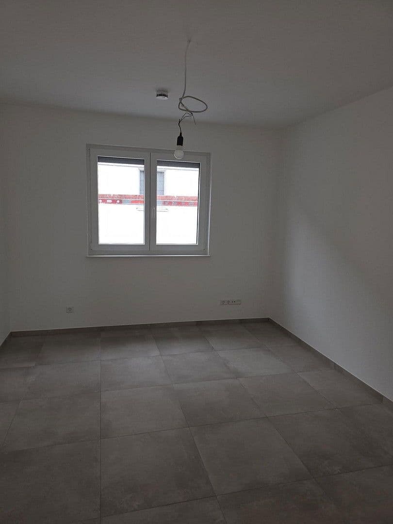 Prenájom bytu 3-izbový 86 m², Eberstadt, Bádensko-Wurttembersko Prenájom bytu 3-izbový 86 m², Eberstadt, Bádensko-Wurttembersko