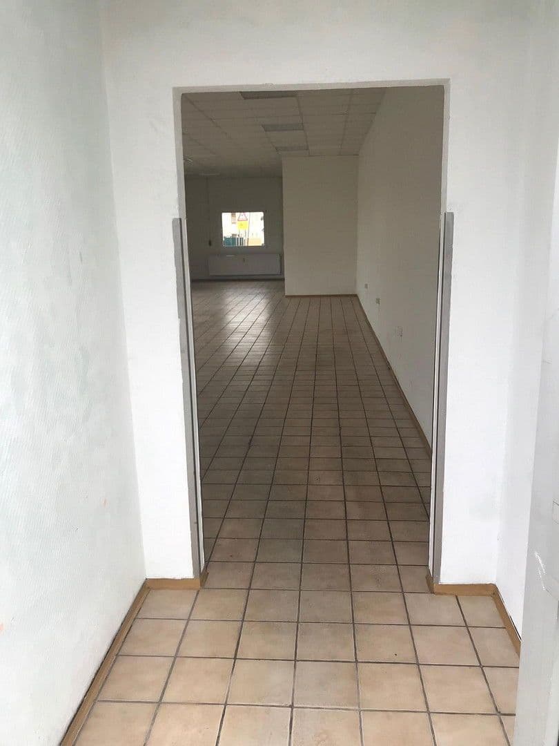 Prenájom nebytového priestoru 104 m², Strehla, Sasko Prenájom nebytového priestoru 104 m², Strehla, Sasko