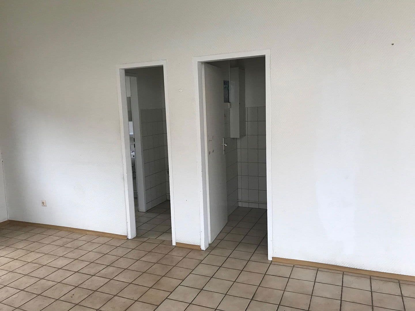 Prenájom nebytového priestoru 104 m², Strehla, Sasko Prenájom nebytového priestoru 104 m², Strehla, Sasko