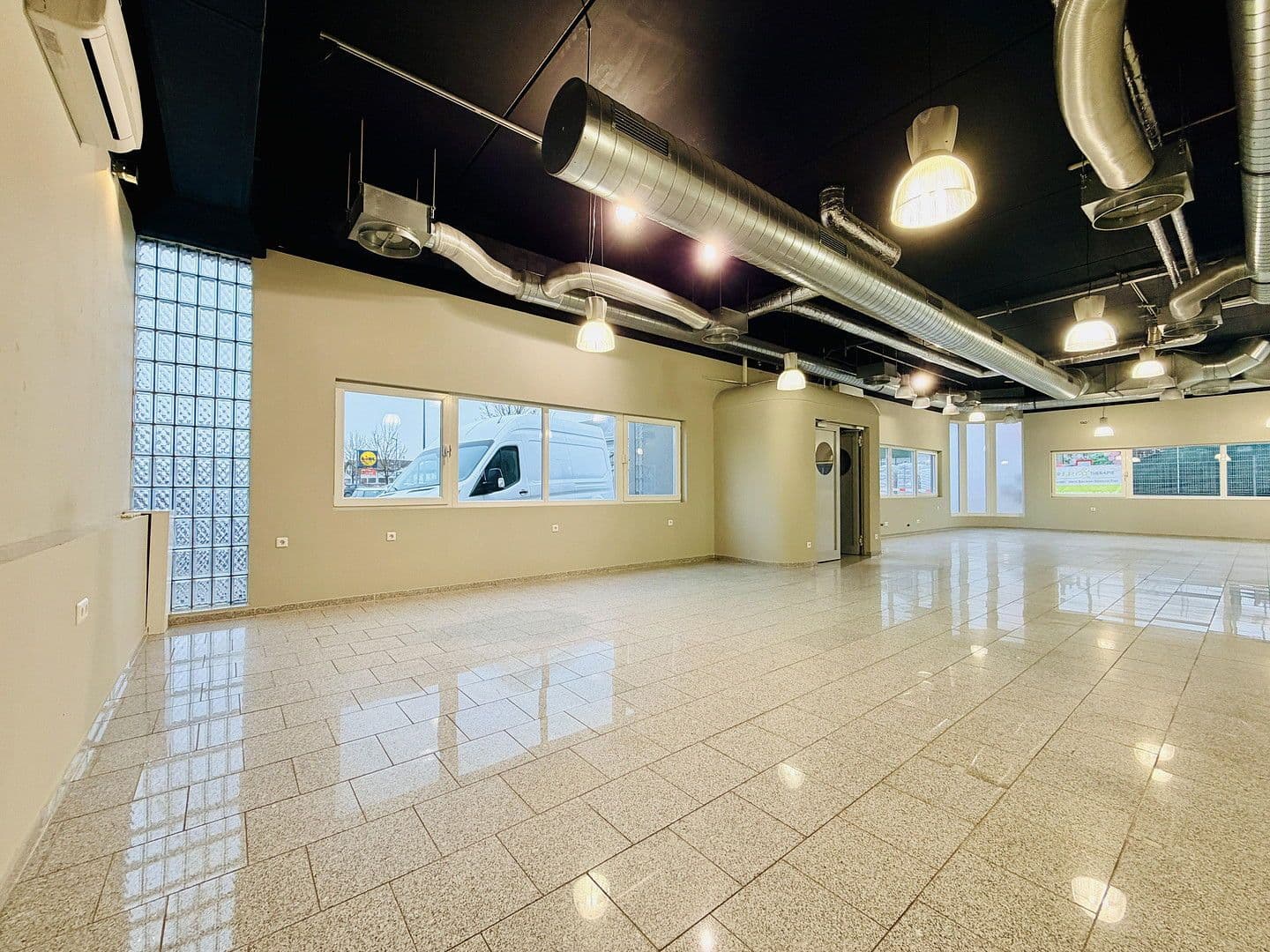 Prenájom nebytového priestoru 230 m², Draisstraße 1, Karlsbad, Bádensko-Wurttembersko Prenájom nebytového priestoru 230 m², Draisstraße 1, Karlsbad, Bádensko-Wurttembersko