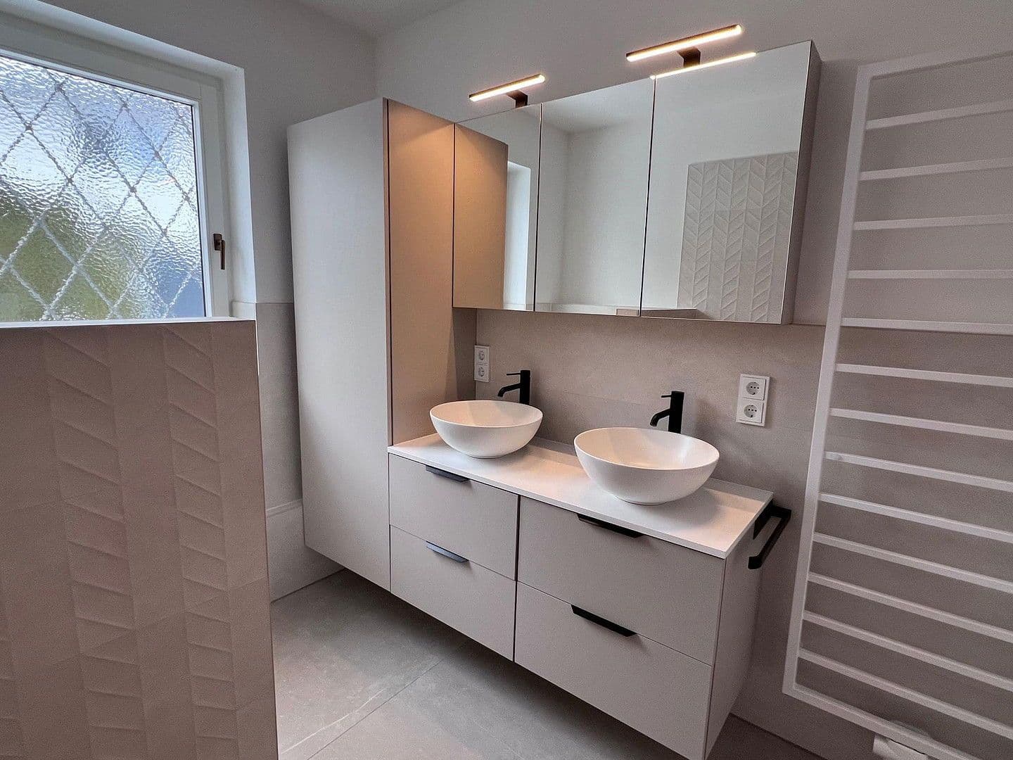 Prenájom bytu 3-izbový 126 m², München, Bavorsko Prenájom bytu 3-izbový 126 m², München, Bavorsko