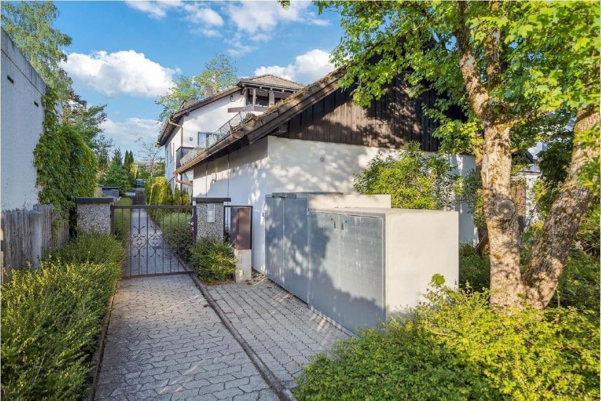 Prenájom bytu 3-izbový 126 m², München, Bavorsko Prenájom bytu 3-izbový 126 m², München, Bavorsko