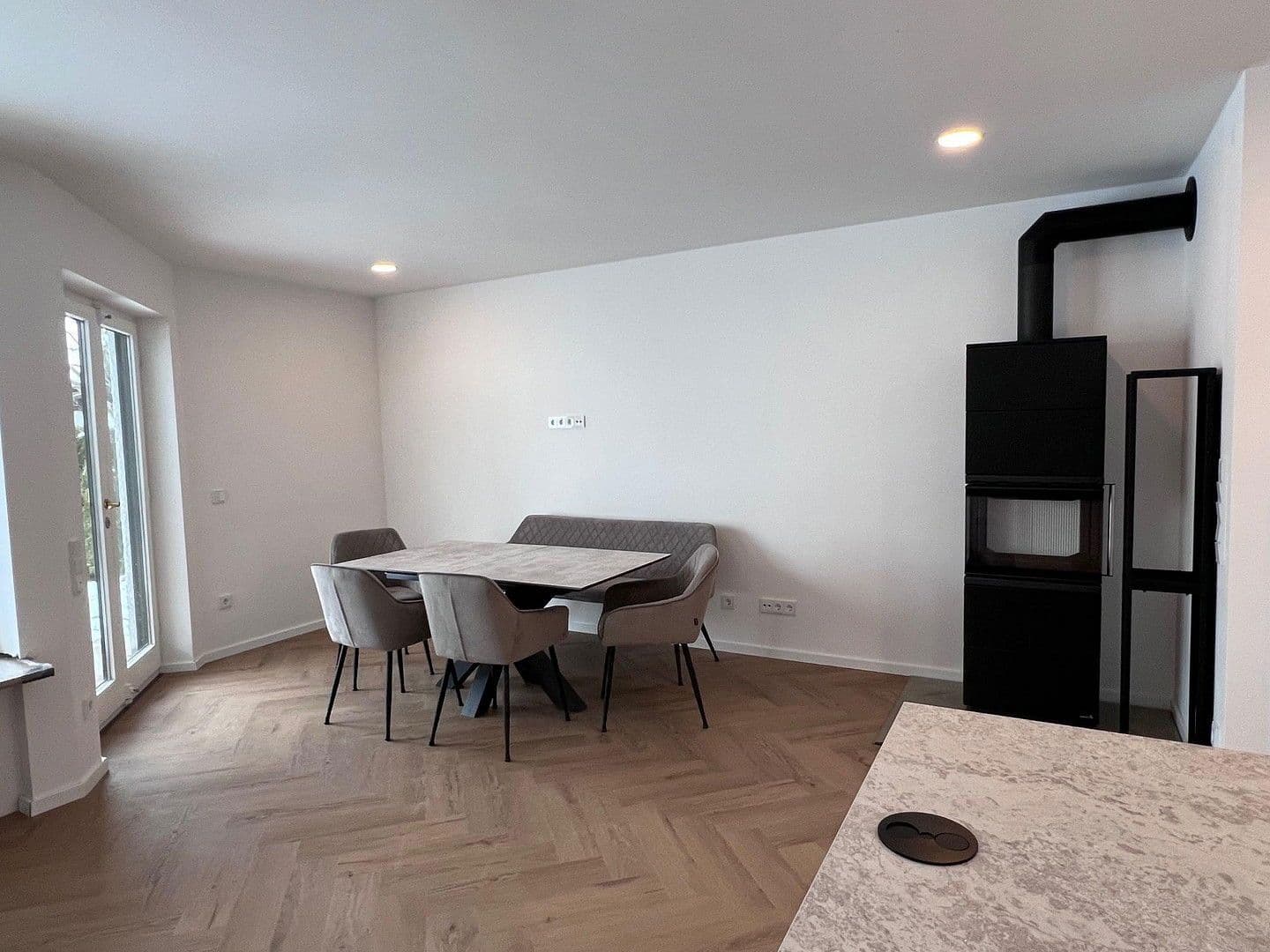 Prenájom bytu 3-izbový 126 m², München, Bavorsko Prenájom bytu 3-izbový 126 m², München, Bavorsko