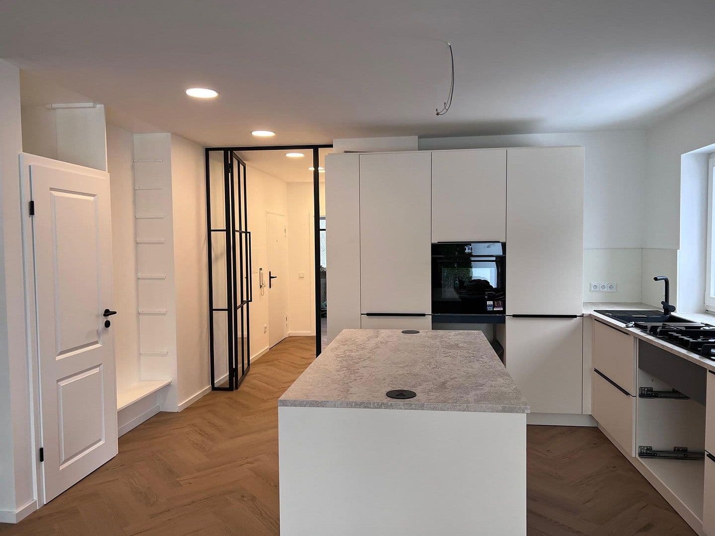 Prenájom bytu 3-izbový 126 m², München, Bavorsko Prenájom bytu 3-izbový 126 m², München, Bavorsko