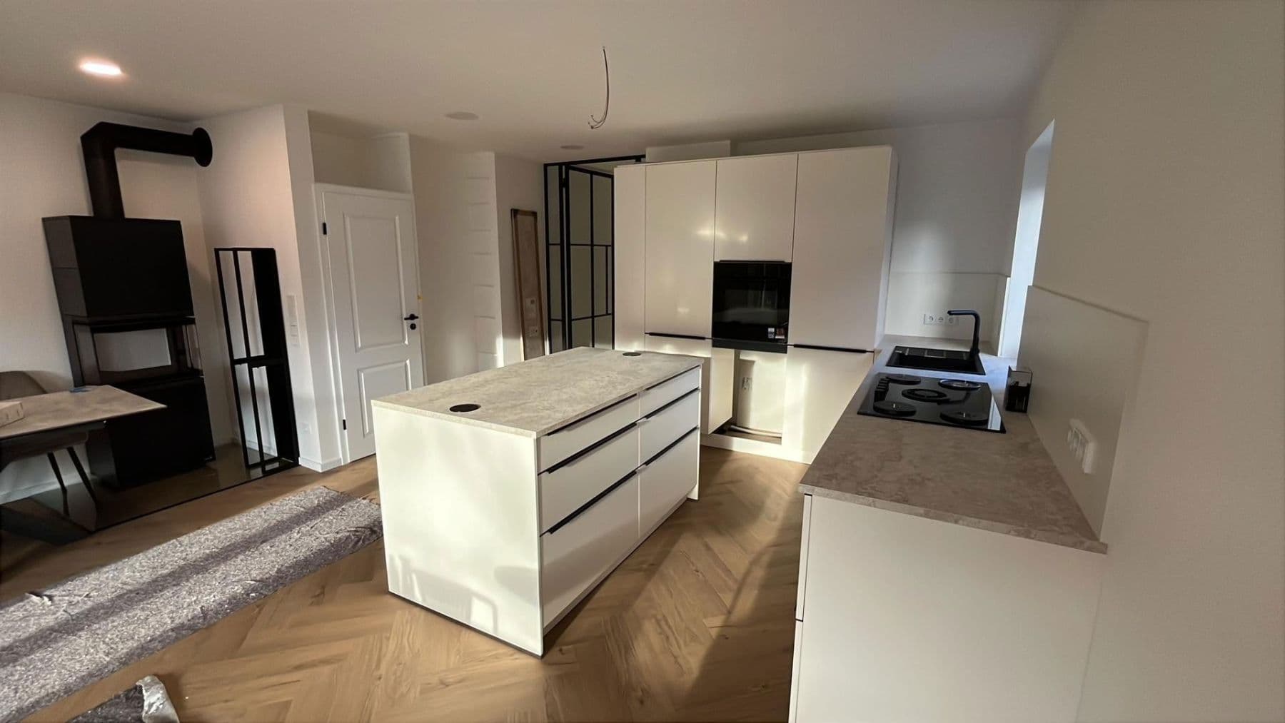 Prenájom bytu 3-izbový 126 m², München, Bavorsko Prenájom bytu 3-izbový 126 m², München, Bavorsko