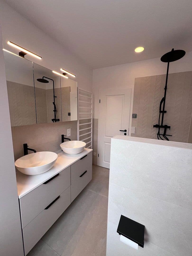 Prenájom bytu 3-izbový 126 m², München, Bavorsko Prenájom bytu 3-izbový 126 m², München, Bavorsko