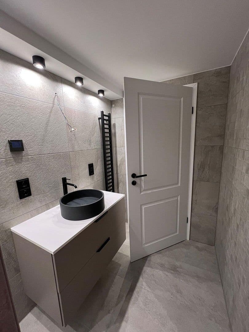 Prenájom bytu 3-izbový 126 m², München, Bavorsko Prenájom bytu 3-izbový 126 m², München, Bavorsko