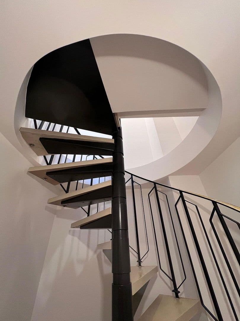 Prenájom bytu 3-izbový 126 m², München, Bavorsko Prenájom bytu 3-izbový 126 m², München, Bavorsko