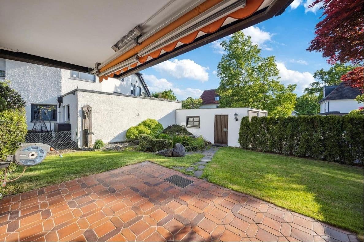 Prenájom bytu 3-izbový 126 m², München, Bavorsko Prenájom bytu 3-izbový 126 m², München, Bavorsko