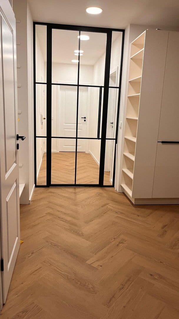 Prenájom bytu 3-izbový 126 m², München, Bavorsko Prenájom bytu 3-izbový 126 m², München, Bavorsko