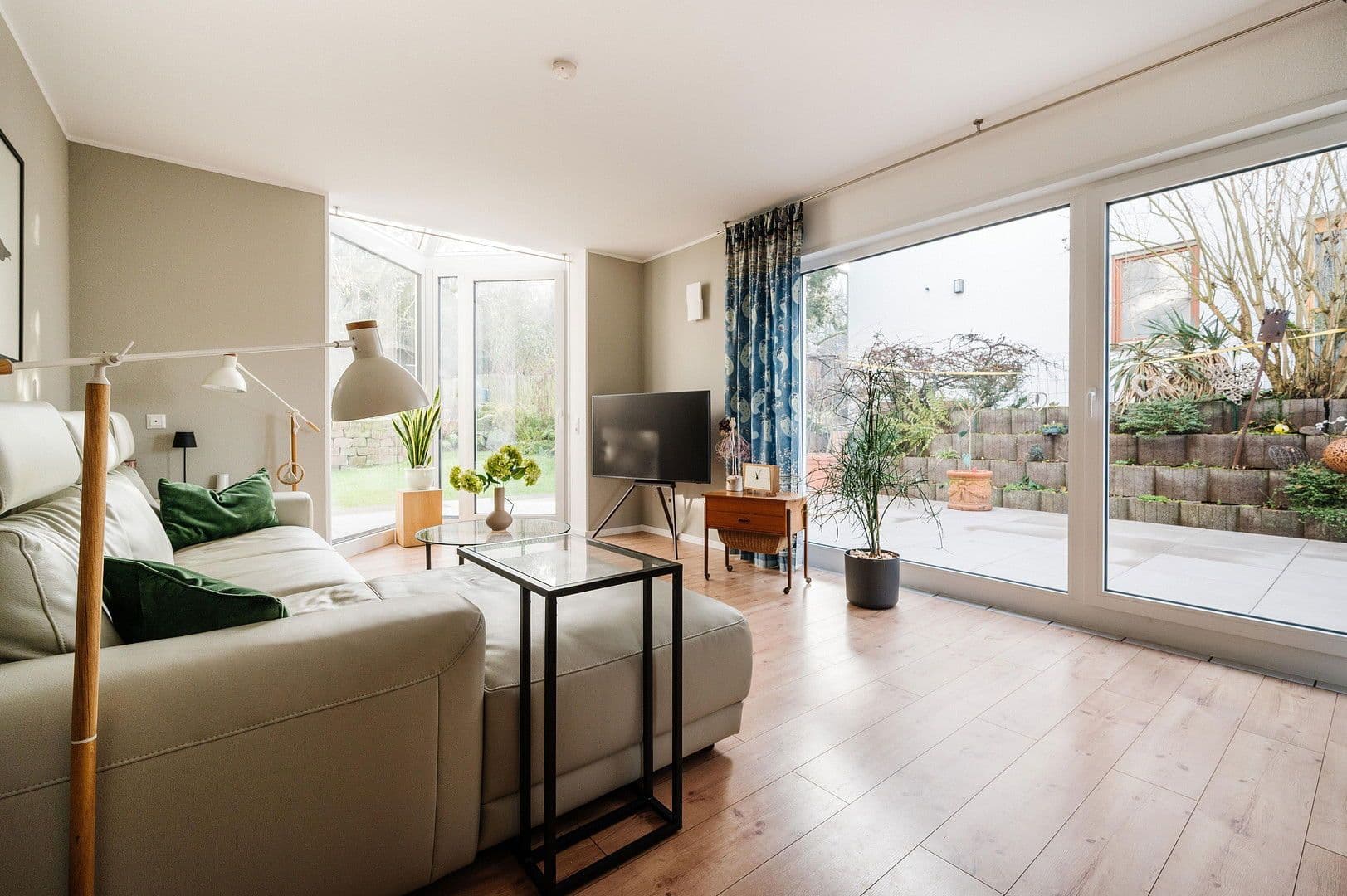 Predaj domu 240 m², pozemek 627 m², Wingertsweg 4, Roßdorf, Hesensko Predaj domu 240 m², pozemek 627 m², Wingertsweg 4, Roßdorf, Hesensko