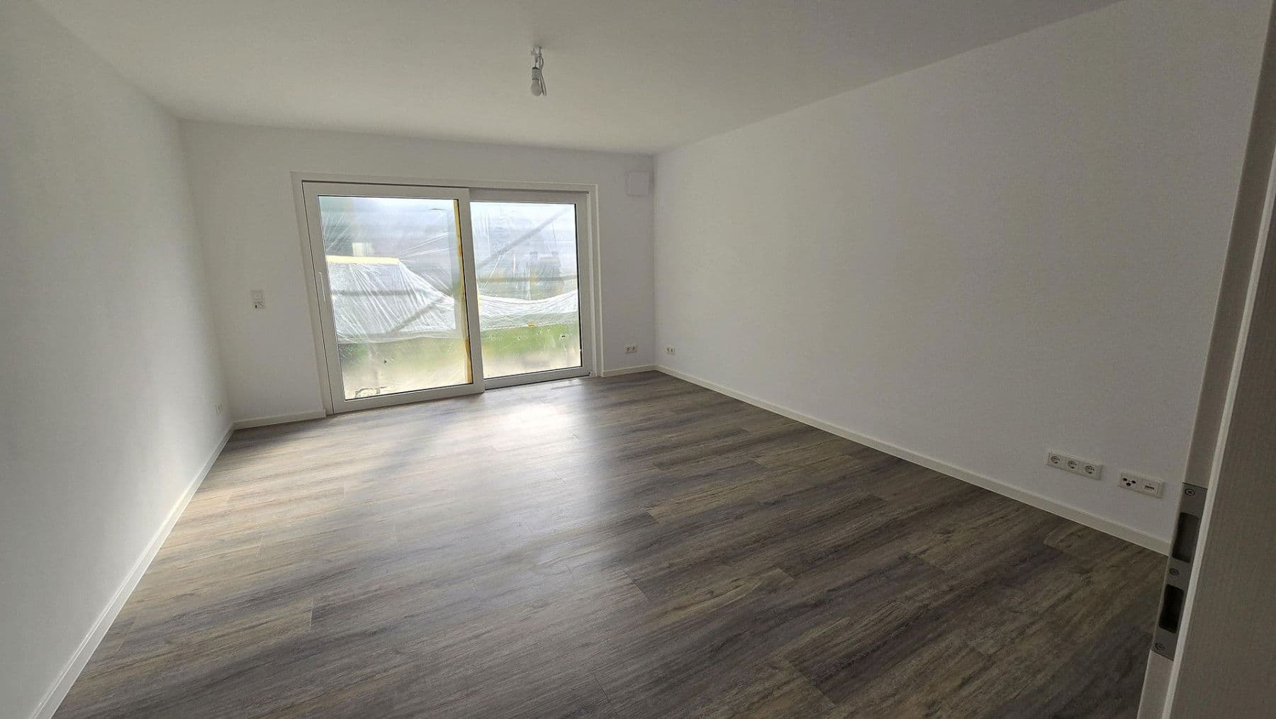 Prenájom bytu 3-izbový 80 m², Römerberg, Porýnie-Falcko Prenájom bytu 3-izbový 80 m², Römerberg, Porýnie-Falcko