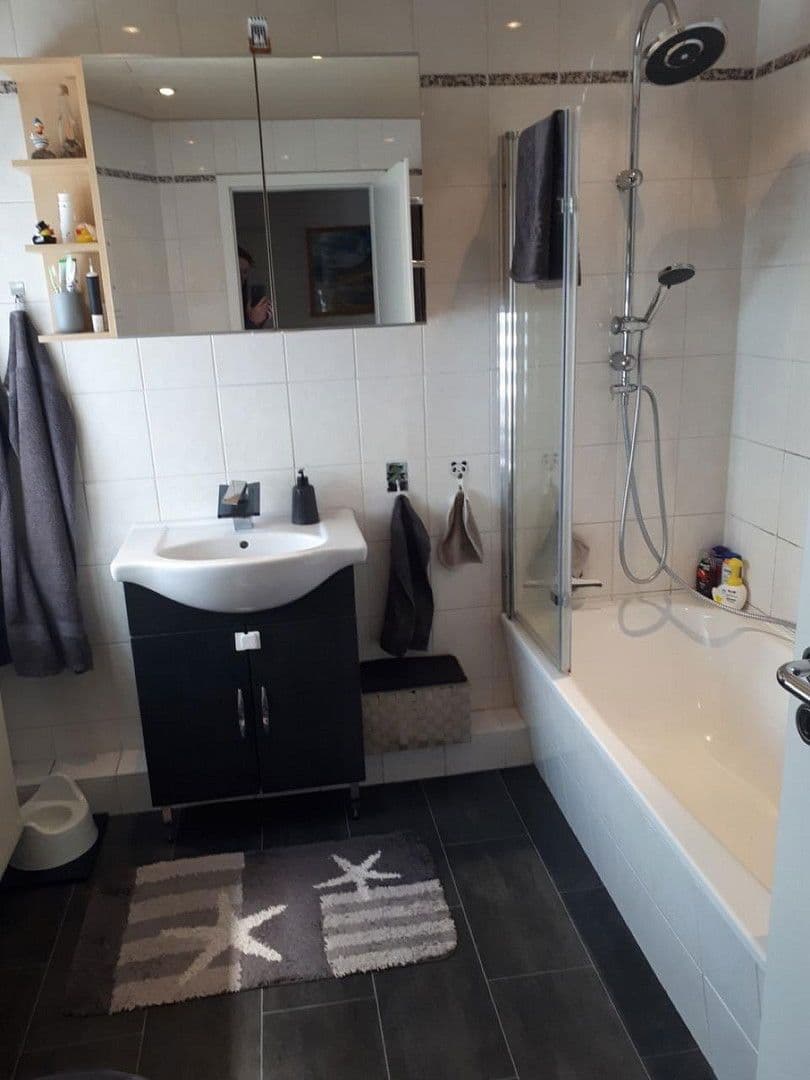 Prenájom bytu 3-izbový 82 m², Joliot-Curie-Straße 10, Gera, Durínsko Prenájom bytu 3-izbový 82 m², Joliot-Curie-Straße 10, Gera, Durínsko