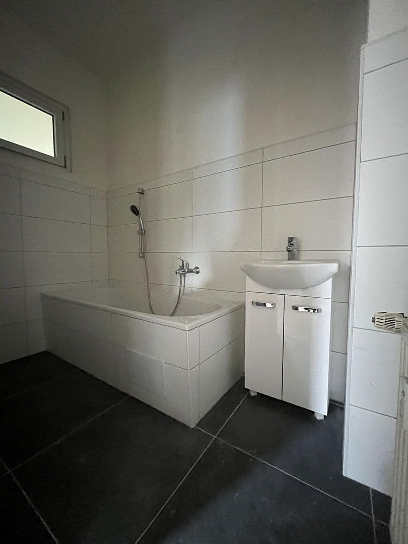 Prenájom bytu 3-izbový 79 m², Thomas-Mann-Straße 13, Zwickau, Sasko Prenájom bytu 3-izbový 79 m², Thomas-Mann-Straße 13, Zwickau, Sasko