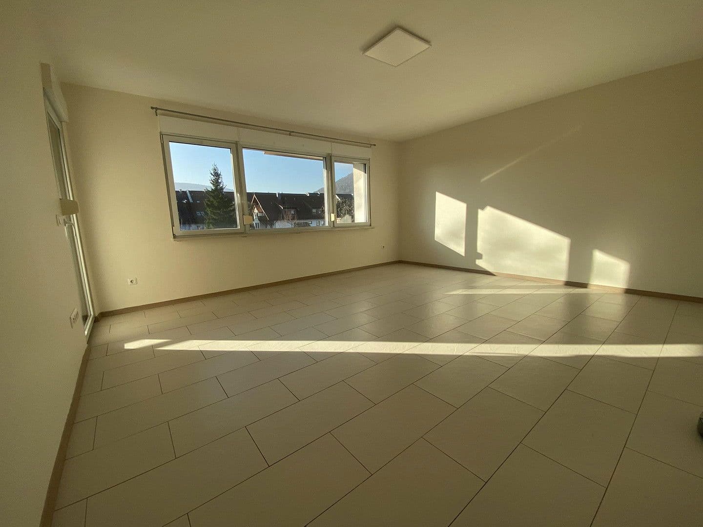 Prenájom bytu 3-izbový 76 m², Kleinheubach, Bavorsko Prenájom bytu 3-izbový 76 m², Kleinheubach, Bavorsko