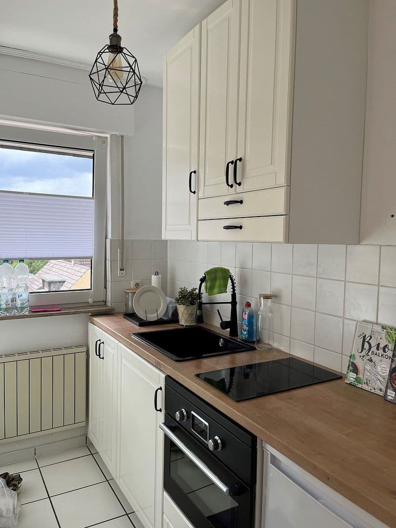 Prenájom bytu 2-izbový 55 m², Frankfurter Str. 214, Köln, Severné Porýnie - Westfálsko Prenájom bytu 2-izbový 55 m², Frankfurter Str. 214, Köln, Severné Porýnie - Westfálsko