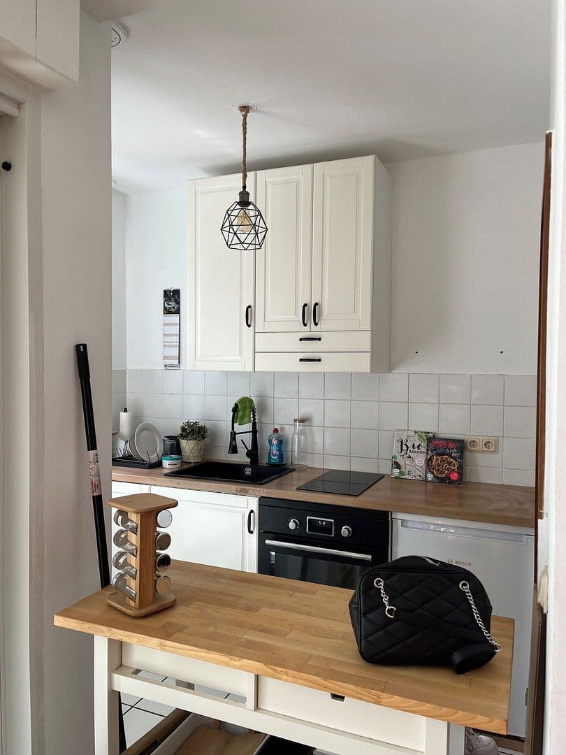 Prenájom bytu 2-izbový 55 m², Frankfurter Str. 214, Köln, Severné Porýnie - Westfálsko Prenájom bytu 2-izbový 55 m², Frankfurter Str. 214, Köln, Severné Porýnie - Westfálsko