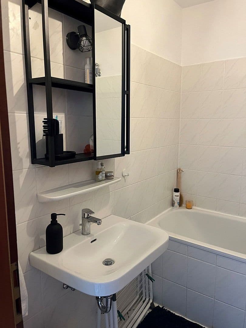 Prenájom bytu 2-izbový 55 m², Frankfurter Str. 214, Köln, Severné Porýnie - Westfálsko Prenájom bytu 2-izbový 55 m², Frankfurter Str. 214, Köln, Severné Porýnie - Westfálsko