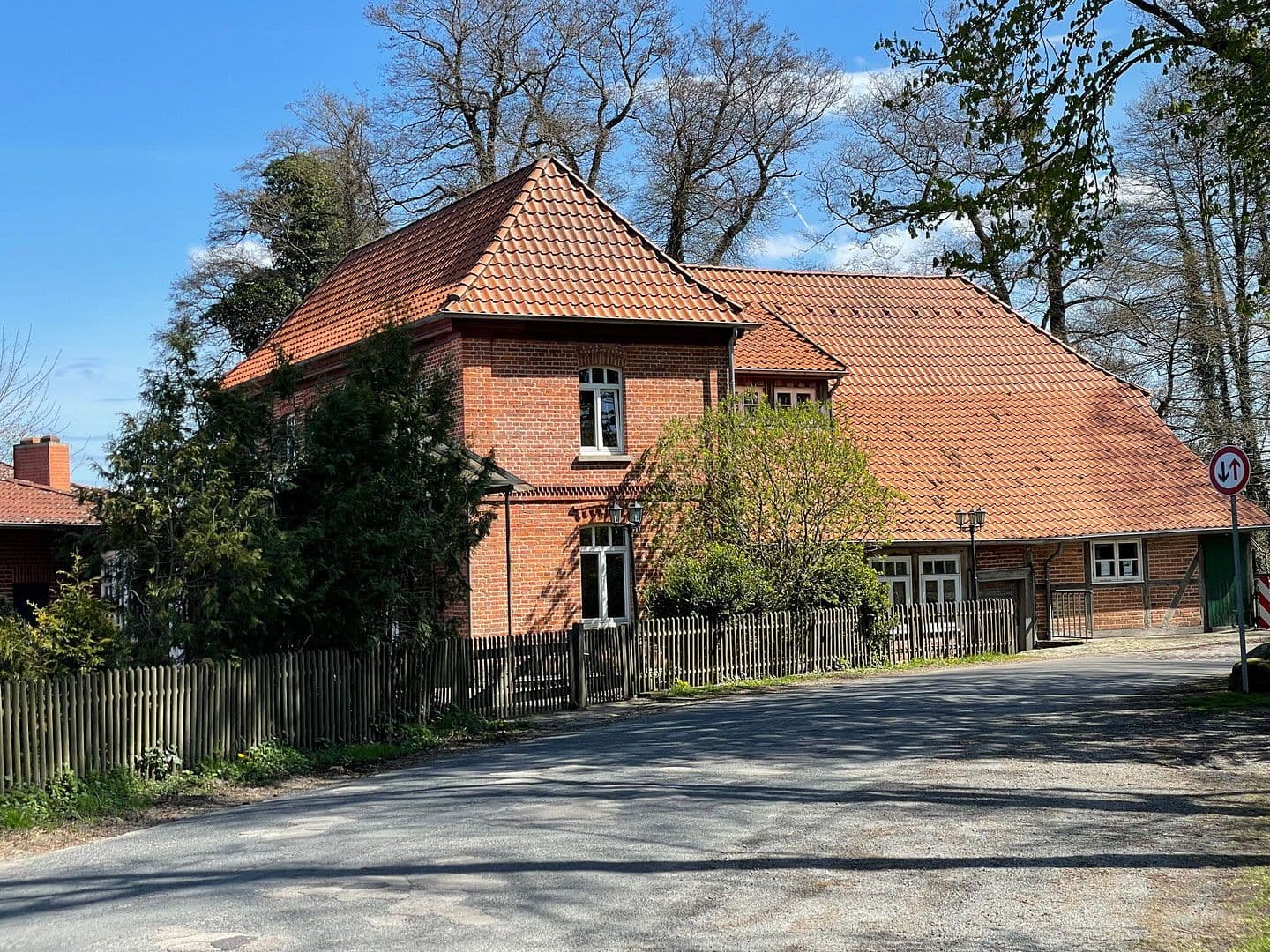 Prenájom domu 227 m², pozemek 550 m², An der Alpe 2, Neustadt am Rübenberge, Dolné Sasko Prenájom domu 227 m², pozemek 550 m², An der Alpe 2, Neustadt am Rübenberge, Dolné Sasko