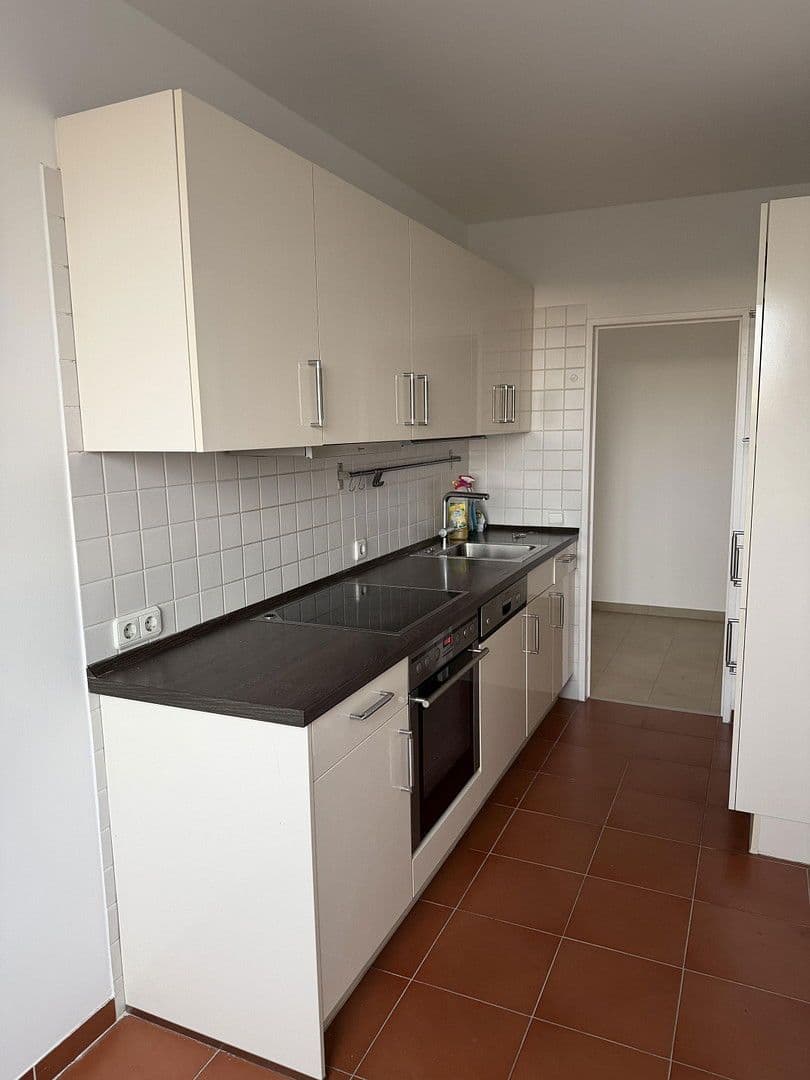 Prenájom bytu 3-izbový 67 m², Köln, Severné Porýnie - Westfálsko Prenájom bytu 3-izbový 67 m², Köln, Severné Porýnie - Westfálsko