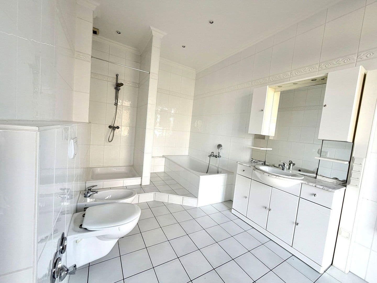 Prenájom bytu 3-izbový 164 m², An der Alpe 2, Neustadt am Rübenberge, Dolné Sasko Prenájom bytu 3-izbový 164 m², An der Alpe 2, Neustadt am Rübenberge, Dolné Sasko