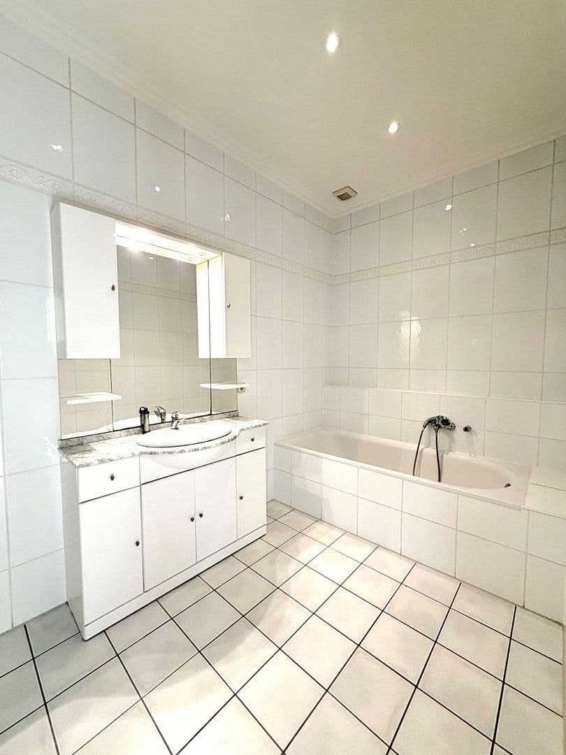 Prenájom bytu 3-izbový 164 m², An der Alpe 2, Neustadt am Rübenberge, Dolné Sasko Prenájom bytu 3-izbový 164 m², An der Alpe 2, Neustadt am Rübenberge, Dolné Sasko