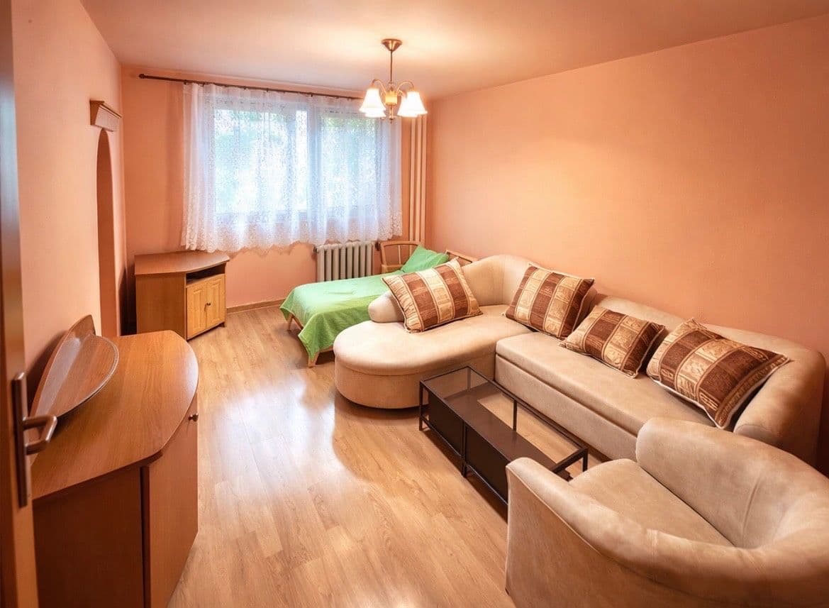 Prenájom bytu 1-izbový 35 m², Pádivého, Trenčín, Trenčiansky kraj Prenájom bytu 1-izbový 35 m², Pádivého, Trenčín, Trenčiansky kraj