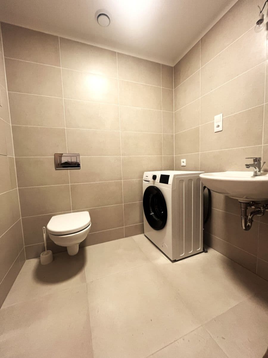 Prenájom bytu 1-izbový 32 m², Poděbradská, Praha, Praha Prenájom bytu 1-izbový 32 m², Poděbradská, Praha, Praha