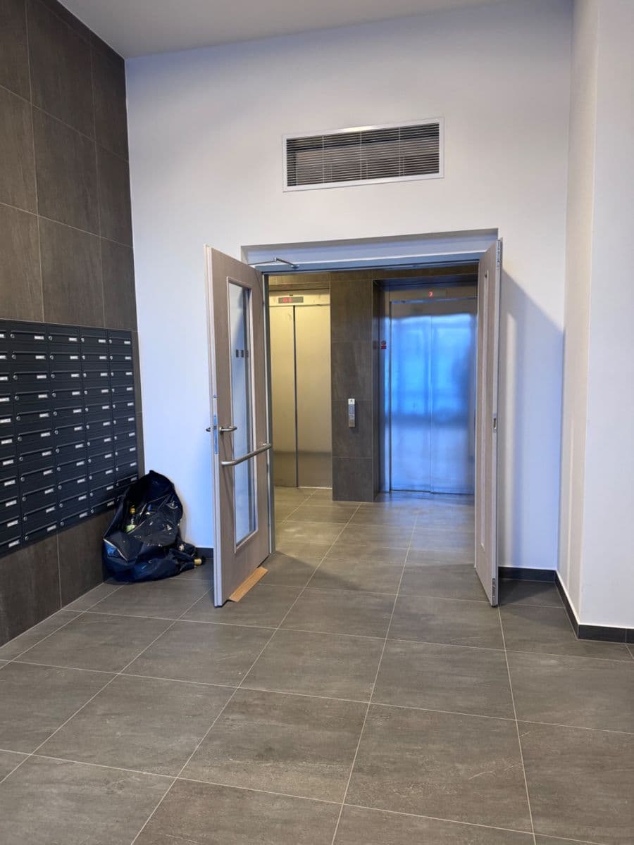 Prenájom bytu 1-izbový 32 m², Poděbradská, Praha, Praha Prenájom bytu 1-izbový 32 m², Poděbradská, Praha, Praha