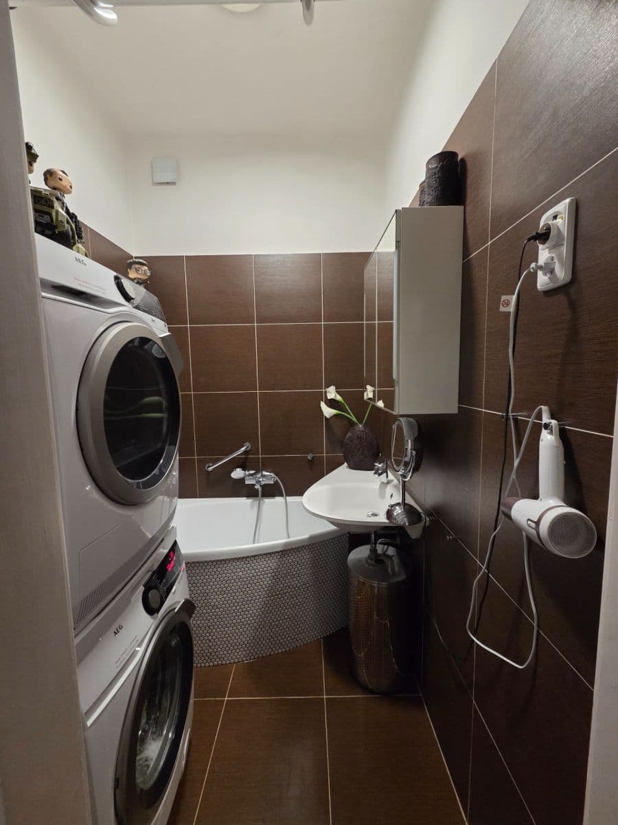 Predaj bytu 2-izbový 54 m², 5. května, Praha, Praha Predaj bytu 2-izbový 54 m², 5. května, Praha, Praha