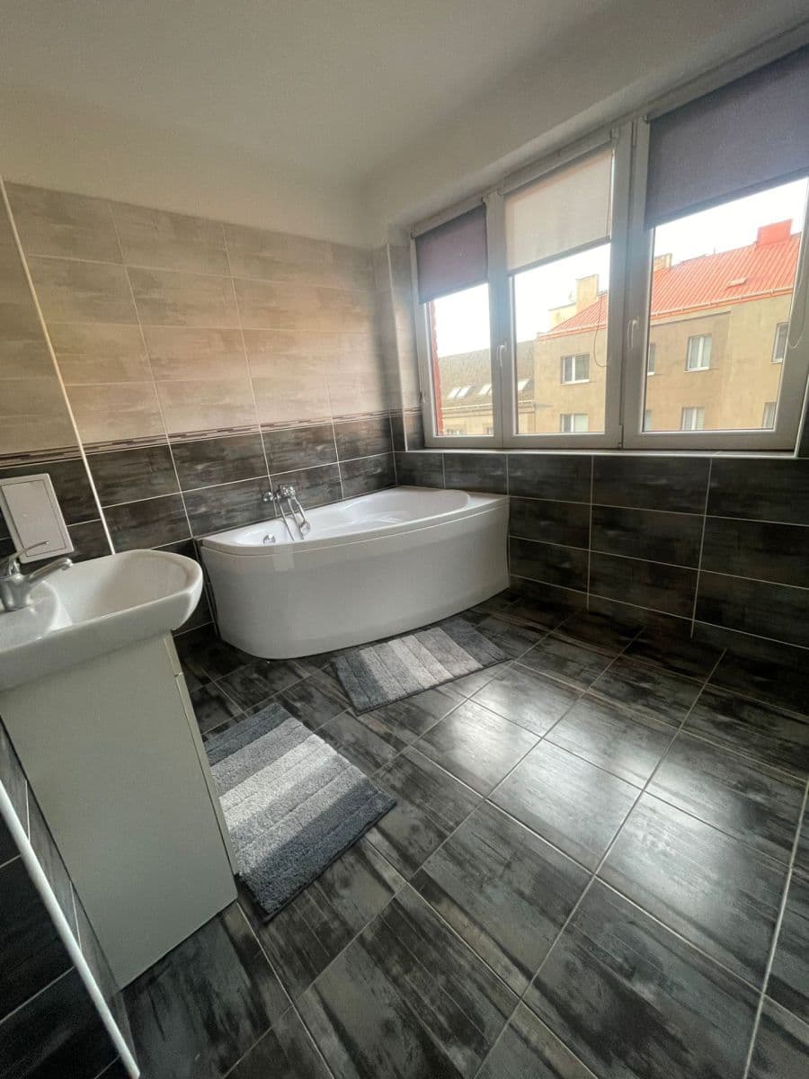 Prenájom bytu 1-izbový 47 m², 28. října, Ostrava, Moravskoslezský kraj Prenájom bytu 1-izbový 47 m², 28. října, Ostrava, Moravskoslezský kraj