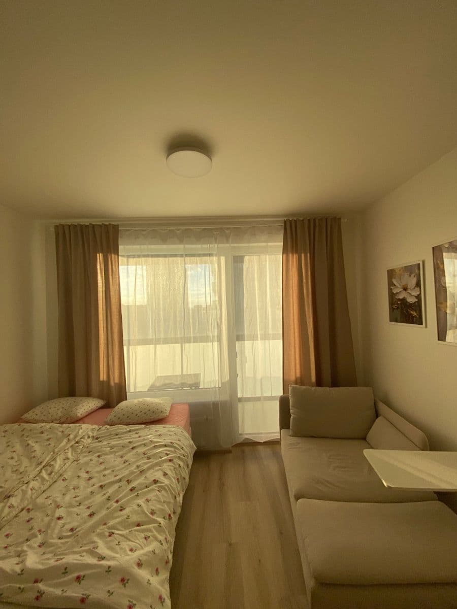 Prenájom bytu 1-izbový 32 m², Sobí, Praha, Praha Prenájom bytu 1-izbový 32 m², Sobí, Praha, Praha